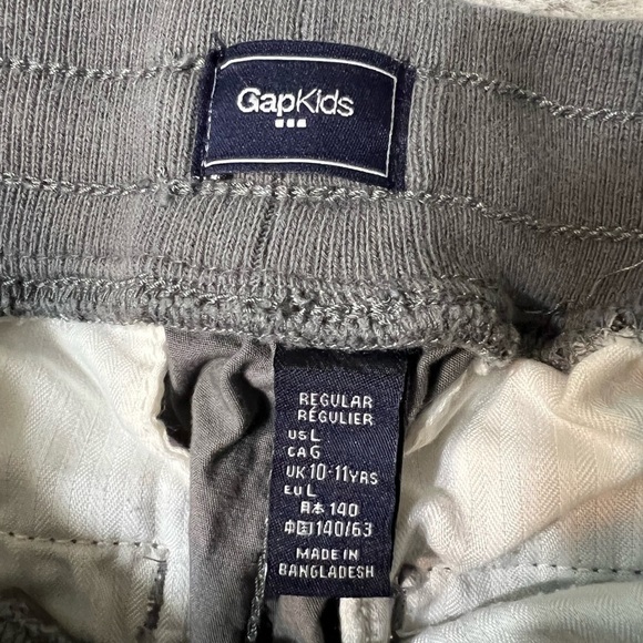 𝅺youth L (10/11) Boy's GAP Gray Cargo Joggers, Cuffed, EUC - Picture 2 of 3